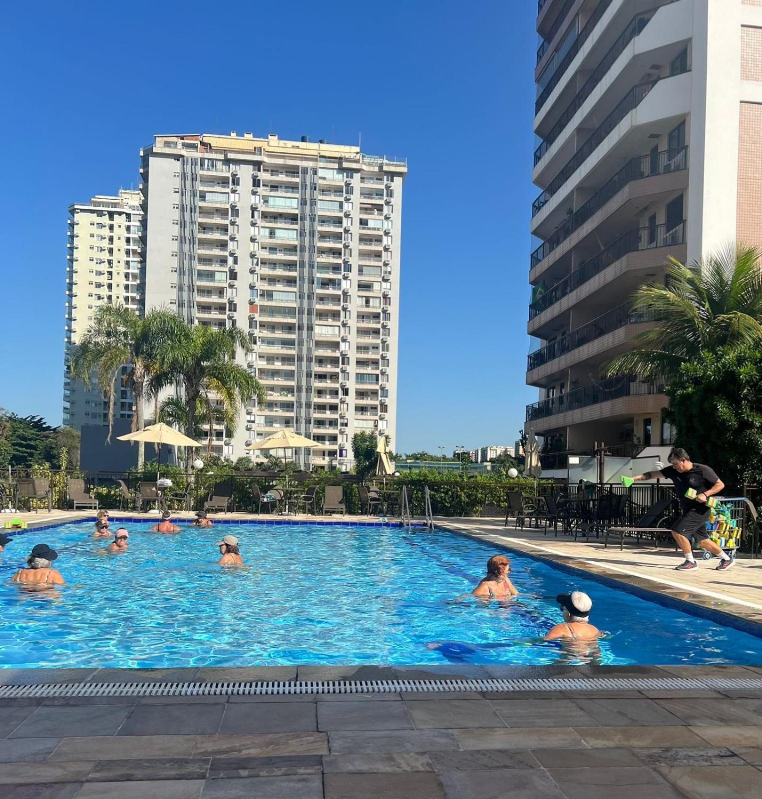 Apartamento Aconchegante Com Servicos Barra Da Tijuca *